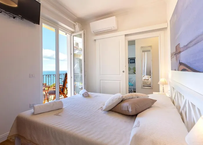 Terrazza & Romantica Sospese Sul Mare Del Borgo Antico --- Terrace & Romantic Over The Sea Of The Ancient Village Apartament *