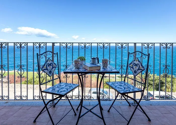 Terrazza & Romantica Sospese Sul Mare Del Borgo Antico --- Terrace & Romantic Over The Sea Of The Ancient Village *