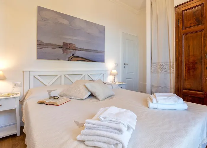 Terrazza & Romantica Sospese Sul Mare Del Borgo Antico --- Terrace & Romantic Over The Sea Of The Ancient Village *