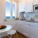 Terrazza & Romantica Sospese Sul Mare Del Borgo Antico --- Terrace & Romantic Over The Sea Of The Ancient Village