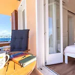 Апартаменты Terrazza & Romantica Sospese Sul Mare Del Borgo Antico --- Terrace & Romantic Over The Sea Of The Ancient Village Кастельсардо