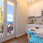 Апартаменты Terrazza & Romantica Sospese Sul Mare Del Borgo Antico --- Terrace & Romantic Over The Sea Of The Ancient Village Кастельсардо