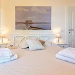 Апартаменты Terrazza & Romantica Sospese Sul Mare Del Borgo Antico --- Terrace & Romantic Over The Sea Of The Ancient Village