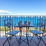 Terrazza & Romantica Sospese Sul Mare Del Borgo Antico --- Terrace & Romantic Over The Sea Of The Ancient Village *