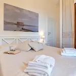 Terrazza & Romantica Sospese Sul Mare Del Borgo Antico --- Terrace & Romantic Over The Sea Of The Ancient Village *