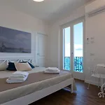Terrazza & Romantica Sospese Sul Mare Del Borgo Antico --- Terrace & Romantic Over The Sea Of The Ancient Village *