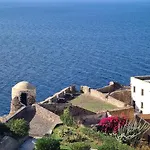 Terrazza & Romantica Sospese Sul Mare Del Borgo Antico --- Terrace & Romantic Over The Sea Of The Ancient Village * Кастельсардо