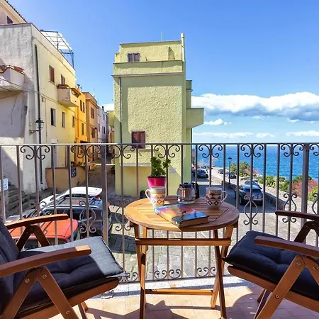 Terrazza & Romantica Sospese Sul Mare Del Borgo Antico --- Terrace & Romantic Over The Sea Of The Ancient Village 아파트 카스텔사르도