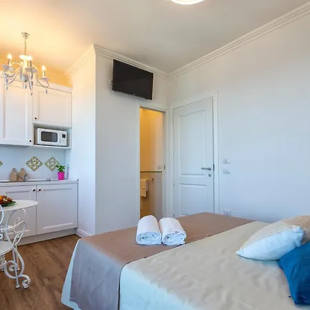 Terrazza & Romantica Sospese Sul Mare Del Borgo Antico --- Terrace & Romantic Over The Sea Of The Ancient Village 아파트 *