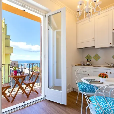 아파트 Terrazza & Romantica Sospese Sul Mare Del Borgo Antico --- Terrace & Romantic Over The Sea Of The Ancient Village 카스텔사르도