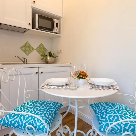 Terrazza & Romantica Sospese Sul Mare Del Borgo Antico --- Terrace & Romantic Over The Sea Of The Ancient Village 아파트 카스텔사르도