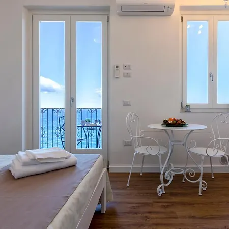 Apartment Terrazza Romantica: Sea View In Ancient Village
