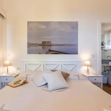 Terrazza & Romantica Sospese Sul Mare Del Borgo Antico --- Terrace & Romantic Over The Sea Of The Ancient Village