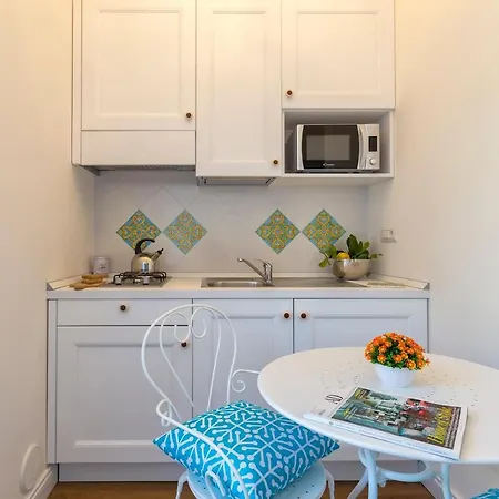 Terrazza & Romantica Sospese Sul Mare Del Borgo Antico --- Terrace & Romantic Over The Sea Of The Ancient Village