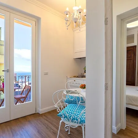 아파트 Terrazza & Romantica Sospese Sul Mare Del Borgo Antico --- Terrace & Romantic Over The Sea Of The Ancient Village *