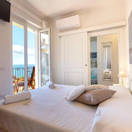 Terrazza & Romantica Sospese Sul Mare Del Borgo Antico --- Terrace & Romantic Over The Sea Of The Ancient Village 아파트 *