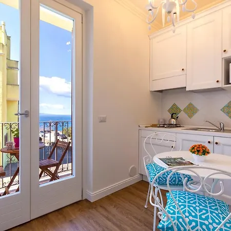 아파트 Terrazza & Romantica Sospese Sul Mare Del Borgo Antico --- Terrace & Romantic Over The Sea Of The Ancient Village 카스텔사르도