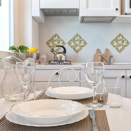 Terrazza & Romantica Sospese Sul Mare Del Borgo Antico --- Terrace & Romantic Over The Sea Of The Ancient Village 아파트 *