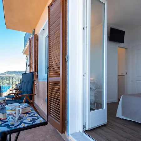 Terrazza & Romantica Sospese Sul Mare Del Borgo Antico --- Terrace & Romantic Over The Sea Of The Ancient Village 아파트 카스텔사르도