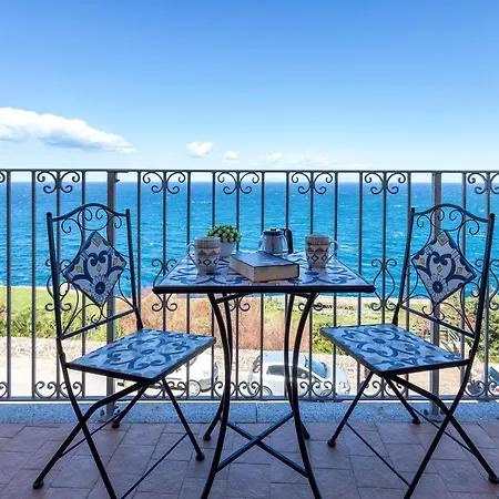 Terrazza & Romantica Sospese Sul Mare Del Borgo Antico --- Terrace & Romantic Over The Sea Of The Ancient Village *