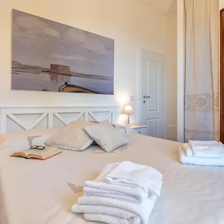 Terrazza & Romantica Sospese Sul Mare Del Borgo Antico --- Terrace & Romantic Over The Sea Of The Ancient Village *