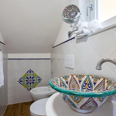 Terrazza & Romantica Sospese Sul Mare Del Borgo Antico --- Terrace & Romantic Over The Sea Of The Ancient Village 아파트