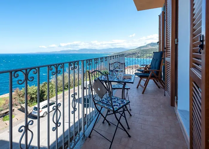 Terrazza & Romantica Sospese Sul Mare Del Borgo Antico --- Terrace & Romantic Over The Sea Of The Ancient Village Daire