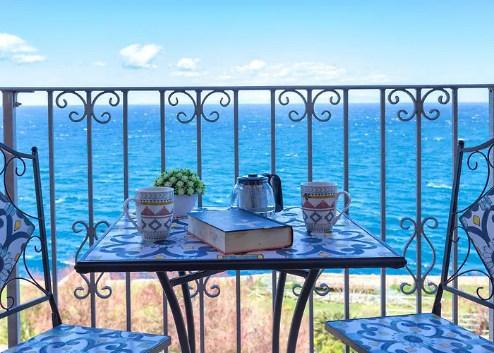 Daire Terrazza & Romantica Sospese Sul Mare Del Borgo Antico --- Terrace & Romantic Over The Sea Of The Ancient Village